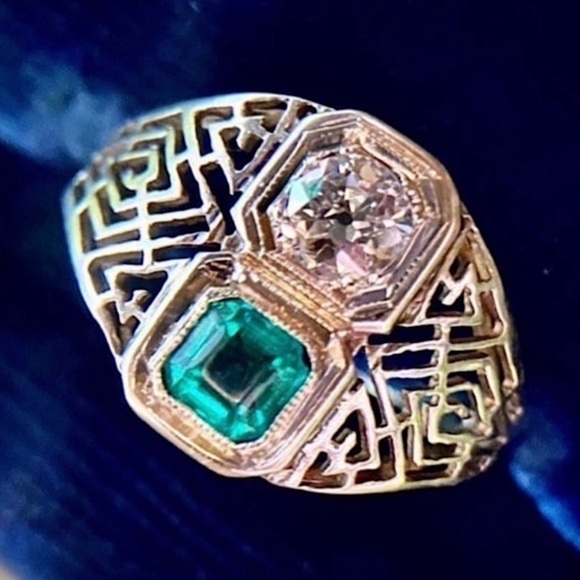 RARE Estate Ring! Solid Gold OLD European Cut Diamond and Green Emerald ring - Picture 4 of 15